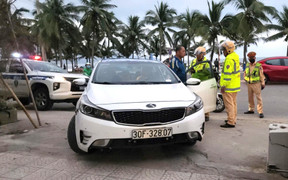 Kiểm tra ô tô gắn biển giả chạy quá tốc độ, phát hiện xe bị trộm 5 năm trước