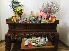 Vì sao cần dâng nước, thay nước khi thắp hương?