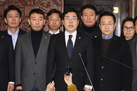 Phe đối lập yêu cầu lập tức luận tội Tổng thống Hàn Quốc