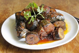 Cách làm cá biển kho chuối xanh cực ngon, lạ miệng