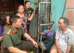 Tìm thấy cụ ông sau 17 giờ mất tích trong rừng ở Quảng Nam