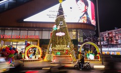 Trung tâm thương mại Hà Nội trang hoàng lộng lẫy đón Giáng sinh 2024