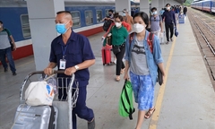 Lượng mua vé tàu Tết tăng mạnh