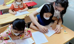 Chi chục triệu đồng ép con học thêm luyện chữ đẹp, có cần thiết?