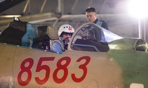 Về sân bay Kép xem phi công Su30-MK2 tập luyện cho Triển lãm Quốc phòng 2024