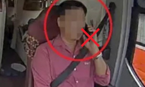 Xử phạt loạt tài xế ngang nhiên sử dụng điện thoại khi cầm lái 