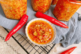 Cách tự làm tương ớt không lo mốc hỏng