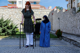 Hành trình khó khăn giúp cô gái cao nhất thế giới có thể đi máy bay