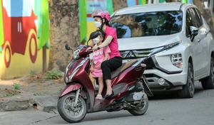 Những lưu ý khi chở con nhỏ bằng xe máy