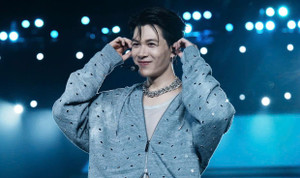 Sau 2 đêm concert 'Anh trai say hi' ở Hà Nội, Anh Tú tặng fan món quà bất ngờ