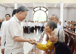 Tổng Bí thư Tô Lâm gặp mặt người có công tiêu biểu tỉnh Đồng Tháp