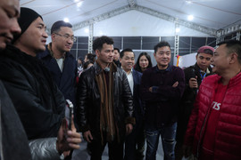 Cục trưởng Xuân Bắc thăm bạn thân Tự Long và dàn anh tài trước thềm concert