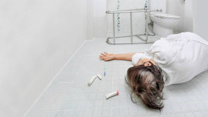 Nhân viên đi toilet ngã bị thương, công ty phải bồi thường 700 triệu đồng