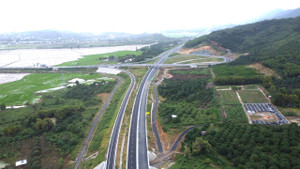 Cận cảnh cao tốc Vân Phong - Nha Trang sau gần 24 tháng thi công