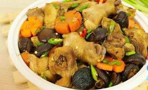 Cách làm gà kho nấm ngon mềm đơn giản