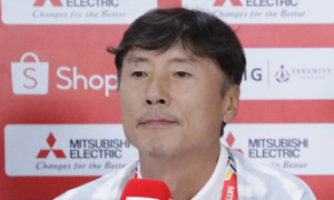 Thua đậm tuyển Việt Nam rồi hòa Indonesia, HLV Lào chỉ ra khác biệt