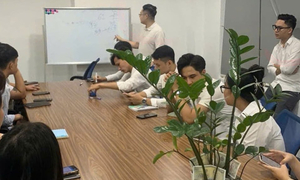 Thủ đoạn làm 'cháy' tài khoản, ngăn khách rút tiền khỏi sàn lừa đảo của Mr Pips
