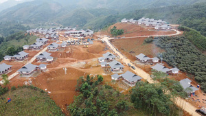Người dân Làng Nủ nhận nhà mới