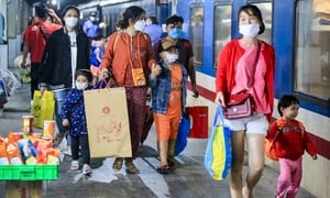 Vé máy bay Tết khan hiếm, đắt đỏ, vé tàu hoả thế nào?