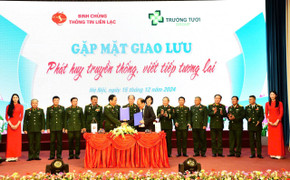 Giao lưu giữa Binh chủng Thông tin liên lạc và Tập đoàn Trường Tươi