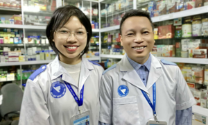 Bố và con - đôi bạn đồng môn đặc biệt của trường Y