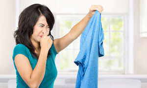 Mẹo khử mùi thuốc lá trên quần áo