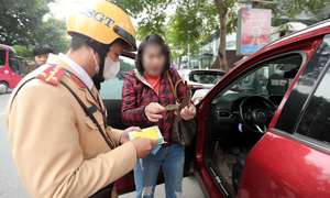 Đỗ xe ở lối rẽ bị phạt bao nhiêu tiền?