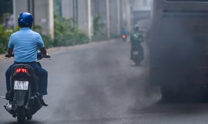 Xe xả khói mịt mù thì cần gì kiểm định khí thải, nên cấm lưu hành luôn