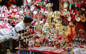 Sắp đến Noel, 'thủ phủ' bán đồ trang trí ở Hà Nội vẫn ế ẩm