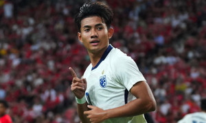 Thua trước 0-2, Thái Lan vẫn thắng ngược Singapore