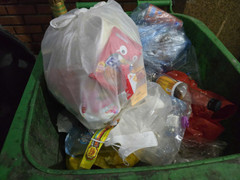 Sử dụng bao bì đa dụng, tìm giải pháp đóng gói thay thế nhựa một lần trong TMĐT