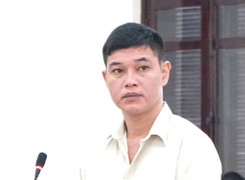 Bị nói xấu, người đàn ông vác gậy đánh gục hàng xóm