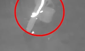 Camera ghi lại khoảnh khắc nghi phạm phóng hoả quán cà phê khiến 11 người chết