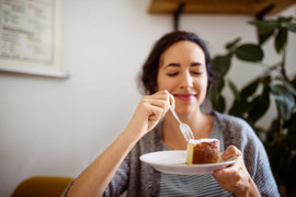 Vì sao nhiều người nghiện đồ ngọt?