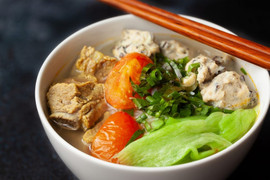 Cách làm bún sườn chua thanh vị, ăn mùa nào cũng ngon