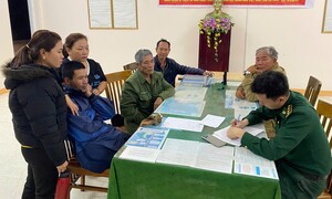 Sóng lớn đánh lật thuyền thúng, một ngư dân Quảng Ngãi trôi dạt trên biển