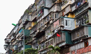 Cận cảnh loạt tập thể cũ nát Hà Nội phải gấp rút cải tạo