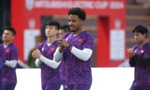 Tuyển Việt Nam bế tắc, HLV Kim Sang-sik chờ 'cứu tinh' Nguyễn Xuân Son?