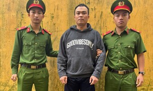 Bắt giam 'con nghiện' tàng trữ súng, đạn