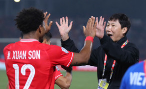 Trực tiếp họp báo Việt Nam vs Myanmar: HLV Kim Sang-sik nói gì về Xuân Son?