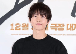 Sao Hàn 21/12: Song Joong Ki nói về gia đình vợ, Jungkook là fan cứng Big Bang