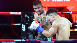 ‘Thánh Muay’ Buakaw tung đòn như mưa, đánh bại cao thủ Trung Quốc 