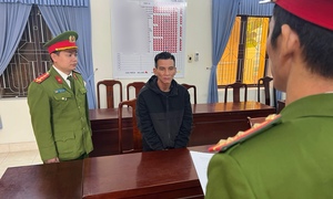 Thuê hai ô tô trị giá hơn 2 tỷ mang đi thế chấp vay tiền rồi bỏ trốn
