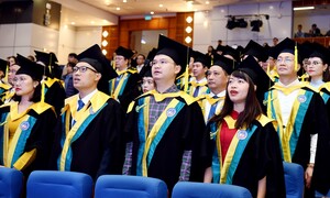 Đại học Kinh tế quốc dân trao bằng cho hơn 100 tân thạc sĩ MBA
