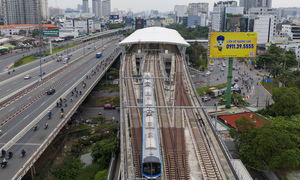 Metro đón hơn 150.000 người trải nghiệm trong ngày đầu vận hành thương mại