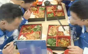 Trường học Trung Quốc gây tranh cãi khi lập 'khu ăn uống dành cho học sinh giỏi'
