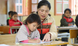 Nhói lòng thưởng Tết giáo viên vùng cao 'không đủ mua cho con chiếc áo mới'