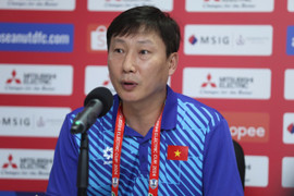 HLV Kim Sang-sik soi kỹ chân sút nguy hiểm nhất của Singapore