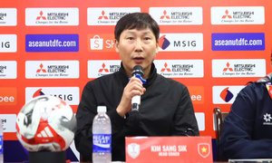 Trực tiếp họp báo HLV Kim Sang-sik: Mong làm nên lịch sử cho bóng đá Việt Nam