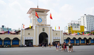 Khai thác không gian trước chợ Bến Thành như quảng trường Thời Đại của Mỹ